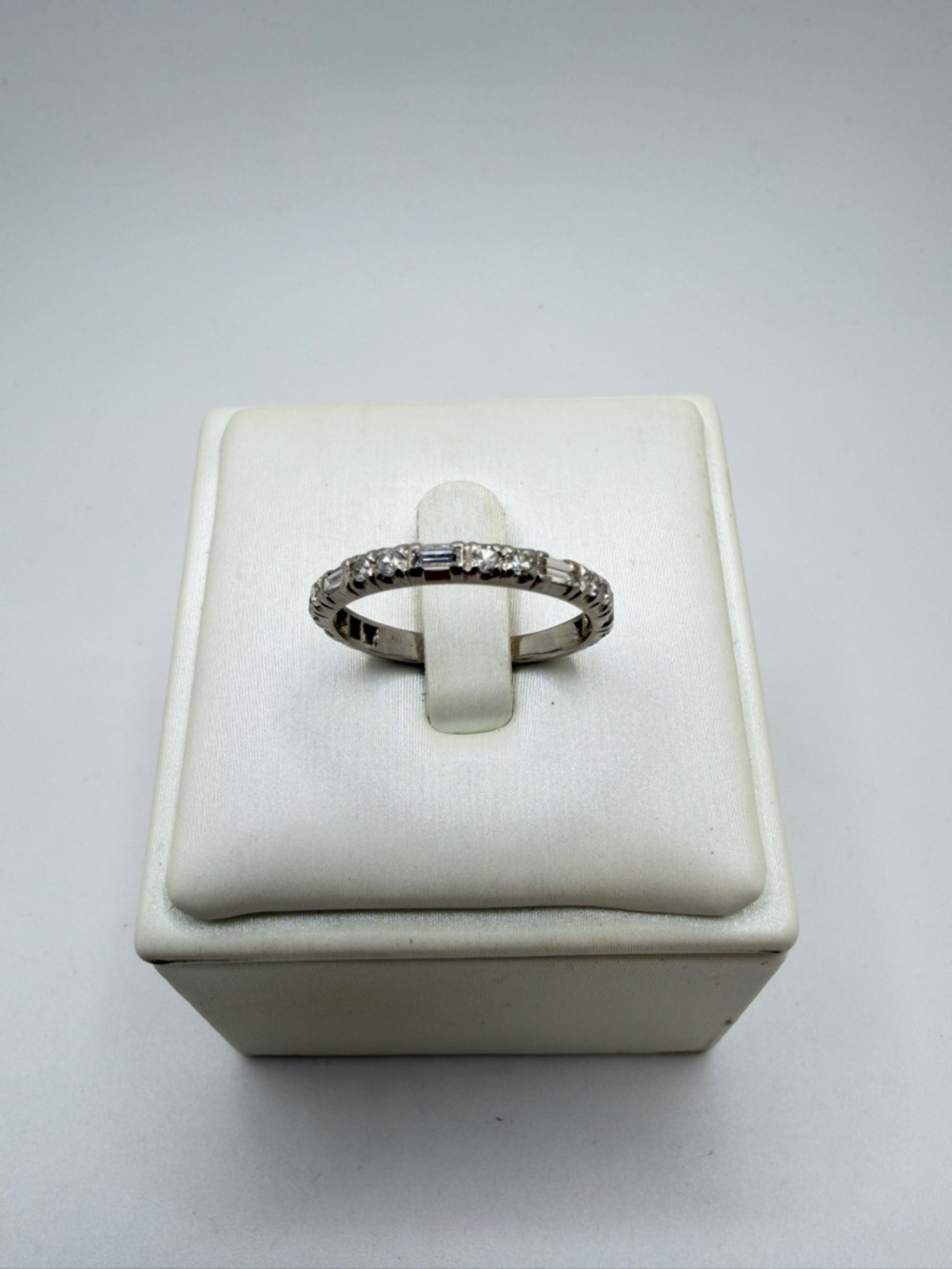 Stunning‎ Platinum and .5ctw diamonds, 2.5mm thick wedding band, ring!